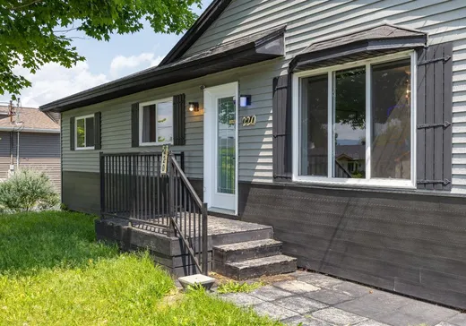 Maison à vendre - 220 17e Avenue, Magog, J1X 3V8