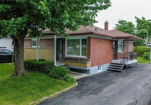Bungalow à vendre - 970 Rue St-Luc, Magog, J1X2X6