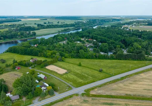 Two or more stories for sale - 85 Route 143, St-Francois-Du-Lac, J0G1M0