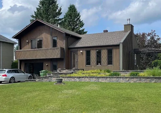 Split-level for sale - 60 Av. de la Vallée, Saint-Sauveur, J0R1R5