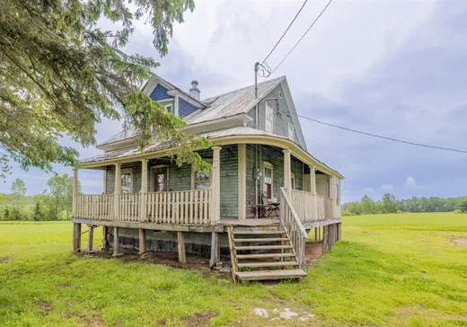 1 1/2 Storey for sale - 181 Route du Lac-Pierre-Paul, St-Adelphe-De-Champlain, G0X2G0