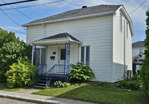 Two or more stories for sale - 3853 Rue St-Damase, Jonquière, G7X2J9