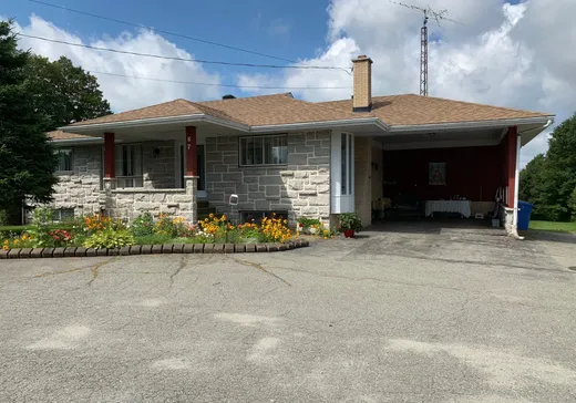Two or more stories for sale - 87 Route 108, Lingwick, J0B2Z0