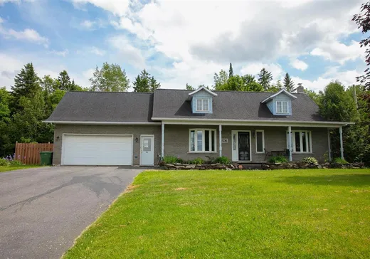 Bungalow à vendre - 806 Route 141, Coaticook, J1A2S5