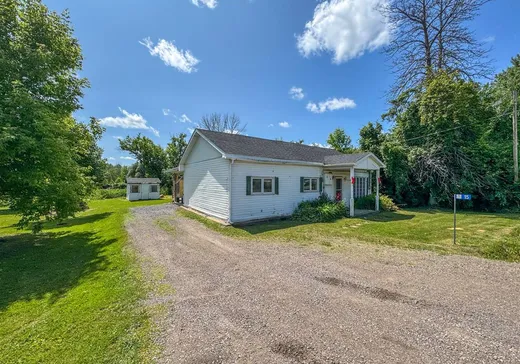Bungalow à vendre - 15 Ch. de la Baie-Grenville, Grenville, J0V1B0