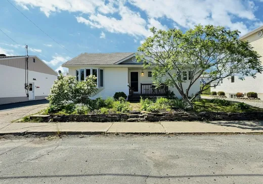 Two or more stories for sale - 19 Rue Iberville O., Rouyn-Noranda, J9X3A7