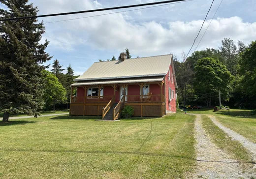 Two or more stories for sale - 295 Rue du Seigneur-Côté, L'Isle-Verte, G0L1L0