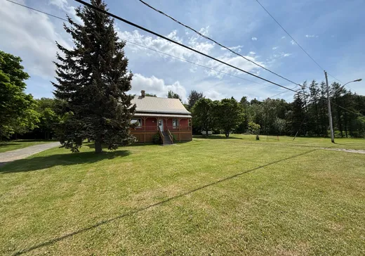 House for sale - 295 Rue du Seigneur-Côté, L'Isle-Verte, G0L 1L0