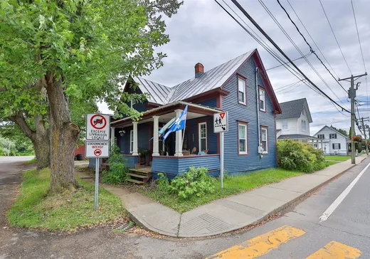 House for sale - 806 Rue Ste-Julie, Massueville, J0G 1K0