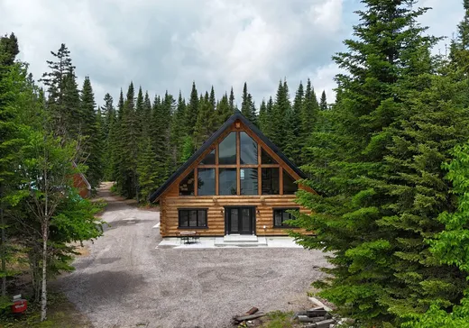 Two or more stories for sale - 374 Ch. de la Baie-Bouleau S., Lac-Edouard, G0X3N0