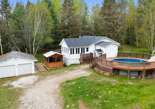 Maison à vendre - 13 Ch. de la Baie, Gracefield, J0X 1W0