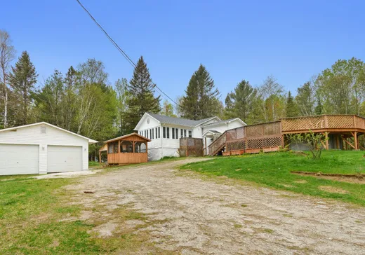 Maison à vendre - 13 Ch. de la Baie, Gracefield, J0X 1W0
