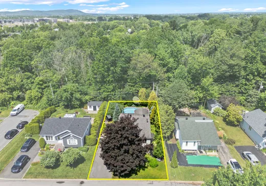 House for sale - 985 Rue St-John, Otterburn Park, J3H 5S7