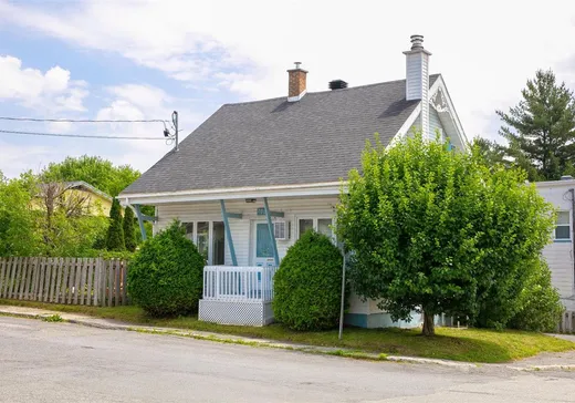 Two or more stories for sale - 706 Rue Maisonneuve, Magog, J1X2N7
