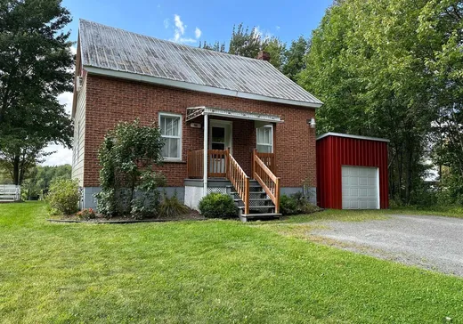 1 1/2 Storey for sale - 25 Route de la Grande-Ligne, st-rosaire, G0Z1K0
