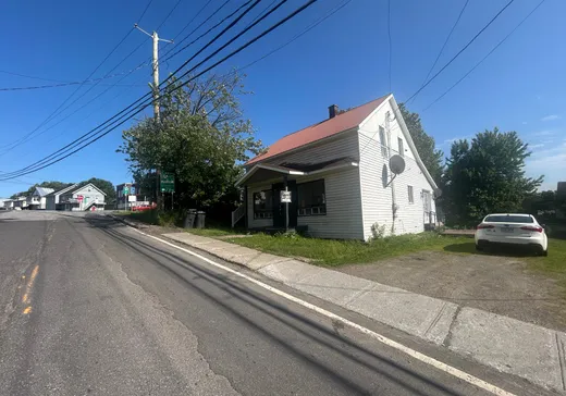 Maison à étages à vendre - 25 Rue de la Frontière O., Témiscouata-sur-le-Lac, G0L2B0