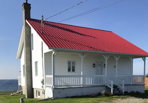 Two or more stories for sale - 326 Rue Notre-Dame O., Cap-Chat, G0J1E0