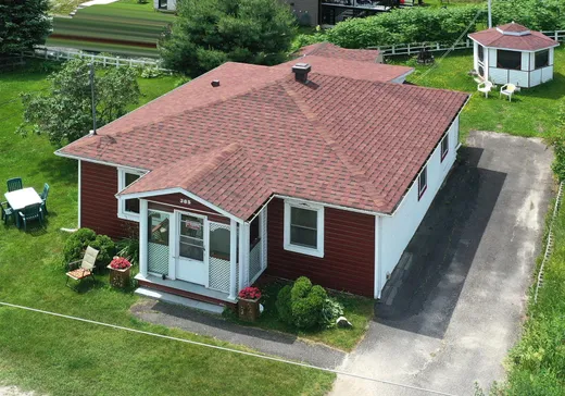 Maison à étages à vendre - 385 Rue Beauchamps, Saint-Calixte, J0K1Z0