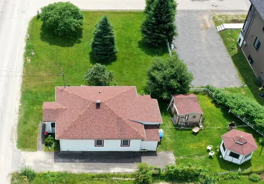 Maison à vendre - 385 Rue Beauchamps, Saint-Calixte, J0K 1Z0