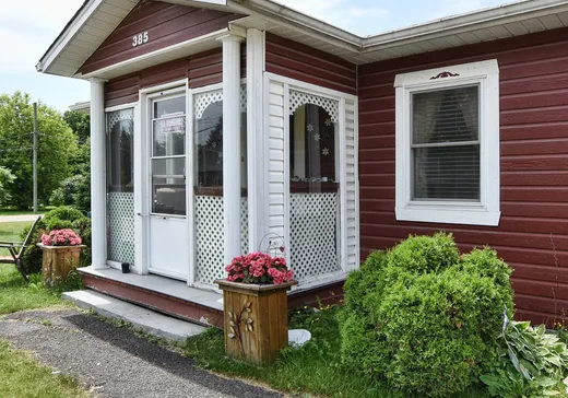 Maison à vendre - 385 Rue Beauchamps, Saint-Calixte, J0K 1Z0