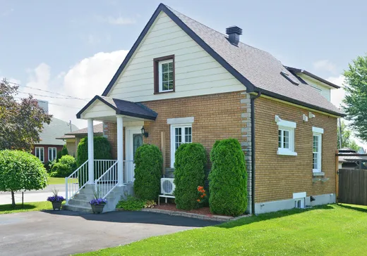 Maison à vendre - 871 Rue Principale, Saint-Zotique, J0P 1Z0