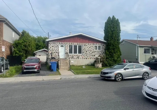 Two or more stories for sale - 1684 Rue Robillard, Longueuil, J4T1C3