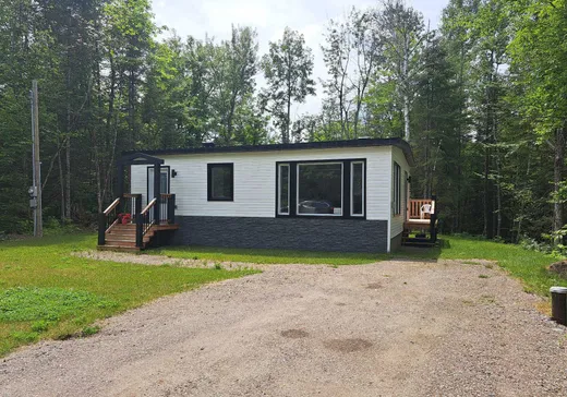 House for sale - 2 Ch. des Légendes, Notre-Dame-de-Pontmain, J0W 1S0