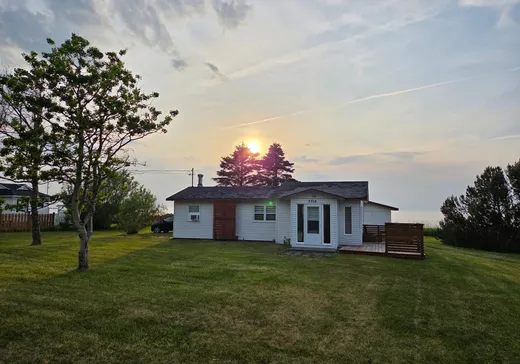 Maison à étages à vendre - 3514 Ch. de la Pointe-Bérubé, Matane, G0J3H0