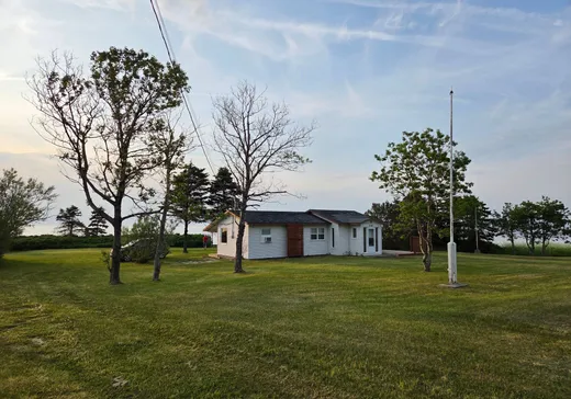 Maison à vendre - 3514 Ch. de la Pointe-Bérubé, Matane, G0J 3H0