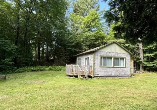 Bungalow for sale - 4 157e Avenue, St-Hippolyte, J8A2K6