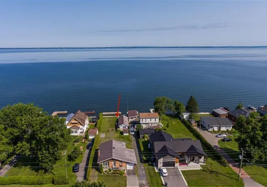 House for sale - 333-335 Ch. du Bord-de-l'Eau, Sainte-Barbe, J0S 1P0