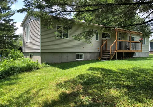 Two or more stories for sale - 335 Route 139, Acton Vale, J0H1A0