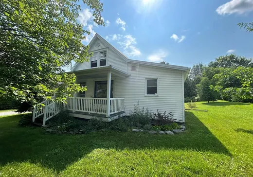 Bungalow for sale - 366 Rue Principale, Valcourt, J0E1Y0