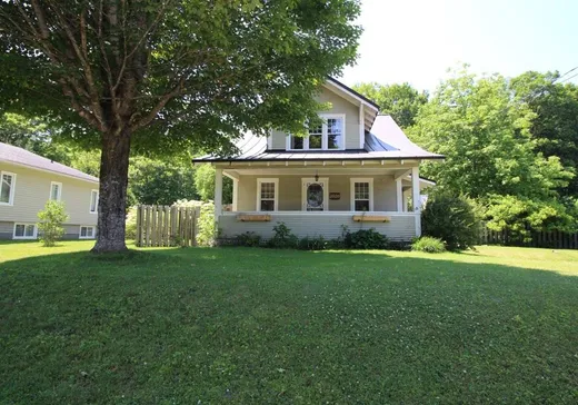 Two or more stories for sale - 1026 Rue Sanborn, Magog, J0B1C0