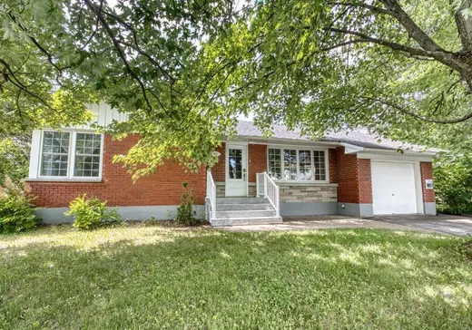 Bungalow for sale - 103 8e Avenue, Windsor, J1S1S6
