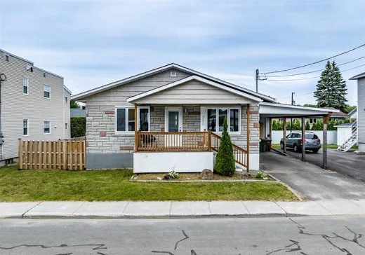 Bungalow for sale - 200 2e Rue, Louiseville, J5V1P3