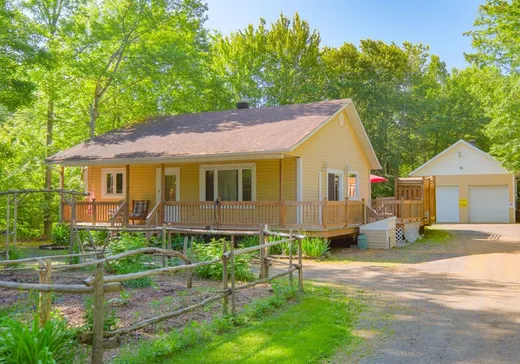 Bungalow for sale - 300 Rue Armand-Chainey, Ste-Catherine-De-Hatley, J0B1W0
