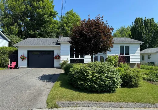 House for sale - 343 Rue Léonard, Magog, J1X 1A2