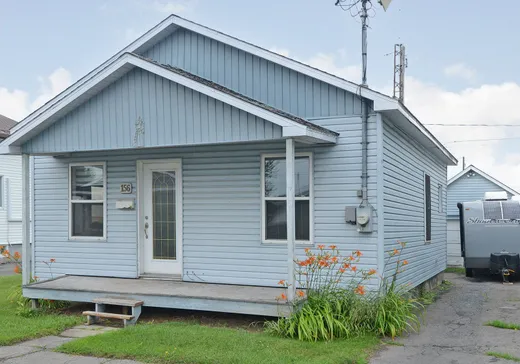 Two or more stories for sale - 156 Rue St-Joseph, Valleyfield, J6T1L1