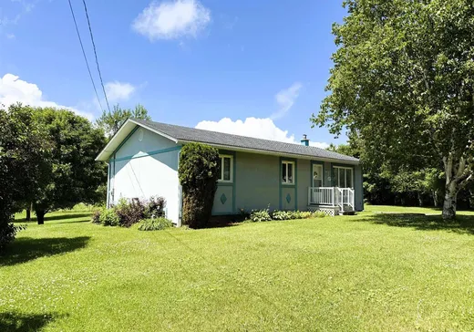 Maison à vendre - 109 Rue Principale, Gracefield, J0X 1W0