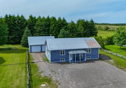 House for sale - 17 1er-et-2e Rang E., Saint-Pierre-de-Lamy, G0L 4H0
