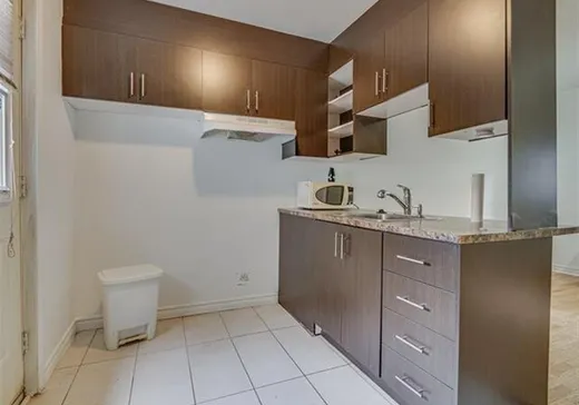 House for sale - 2589 Rue Desmarteau, Montreal (East), H1L 4N2