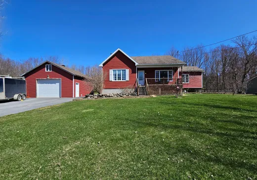 Maison à étages à vendre - 244 Rue des Cerfs, Farnham, J2N3C6