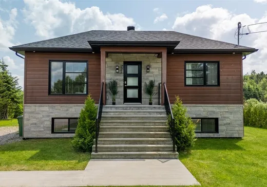 Bungalow for sale - 225 Rue des Pivoines, Mont-Laurier, J9L3G3