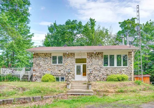 Maison à vendre - 175 Rue du Barrage, Saint-Calixte, J0K 1Z0