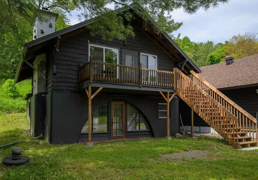 Two or more stories for sale - 21 Ch. Brazeau, Saint-Sauveur, J0R1R7