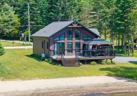 1 1/2 Storey for sale - 2146 Ch. du Tour-du-Lac, Lac-Des-Plages, J0T1K0