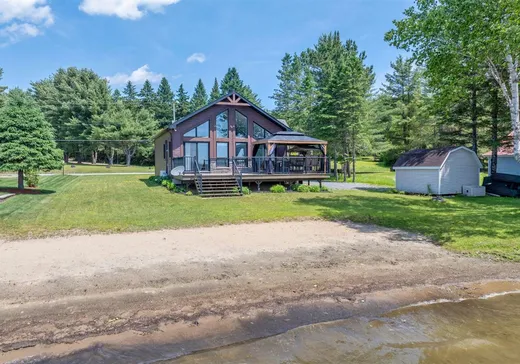 Maison à vendre - 2146 Ch. du Tour-du-Lac, Lac-Des-Plages, J0T 1K0