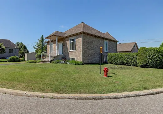 Bungalow à vendre - 1017 Rue des Tilleuls, Marieville, J3M1S4