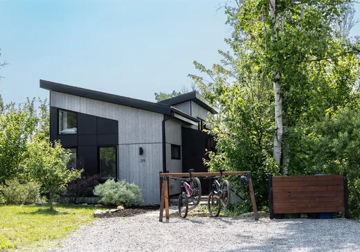 Un étage et demi à vendre - 39 Rue du Refuge, St-Ferreol-les-Neiges, G0A3R0